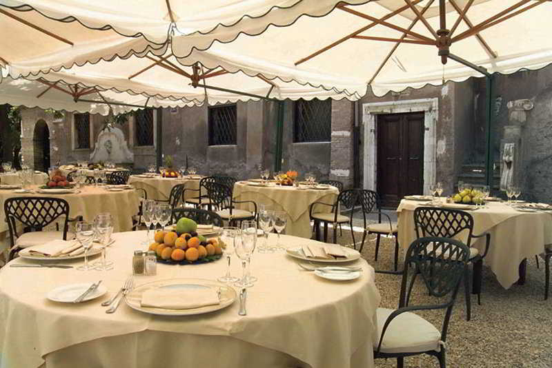 The Church Village Rome Buitenkant foto